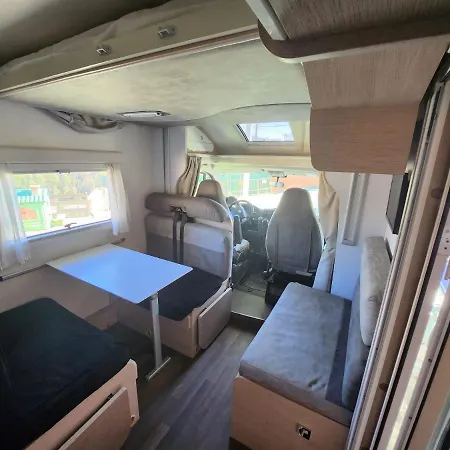 Autocaravana 6 Plazas Posibilidad De Moverse O Kemp